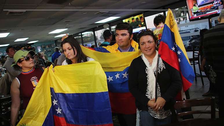 Muitos exilados deixaram seus países por questões políticas e têm participação ativa em dicussões sobre os governos de suas nações