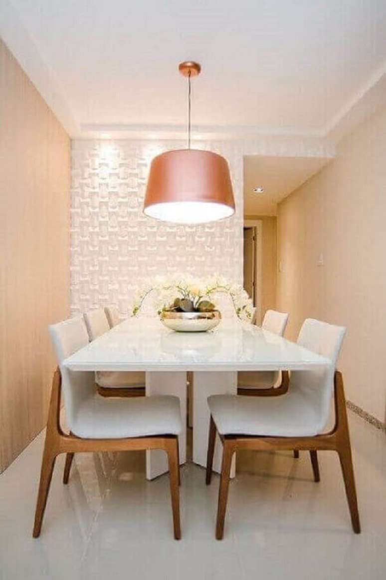48. Sala com parede de porcelanato 3D e mesa de jantar branca – Foto Revista VD