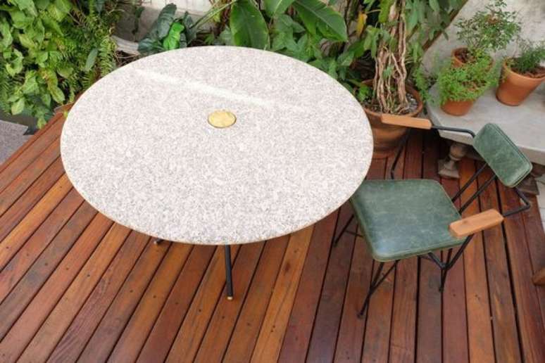 28. Mesa de jantar branca com granito bege – Foto Prototypesp