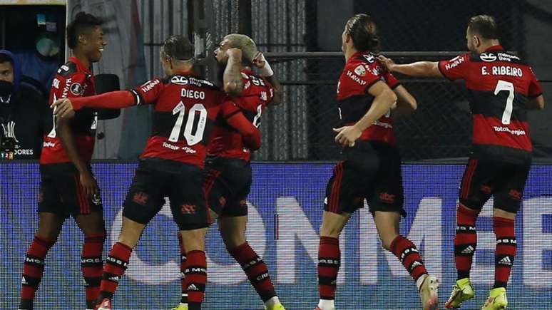 O Flamengo bateu o Olímpia (PAR) por 4 a 1 e está com um pé na próxima fase da Libertadores (Foto: CESAR OLMEDO / POOL / AFP)