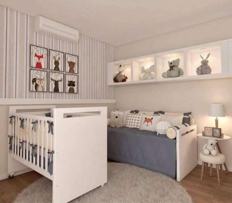 12. Decoração de quarto de bebê com tapete de lã redondo e móveis brancos – Foto Magda Carmo Arquitetura