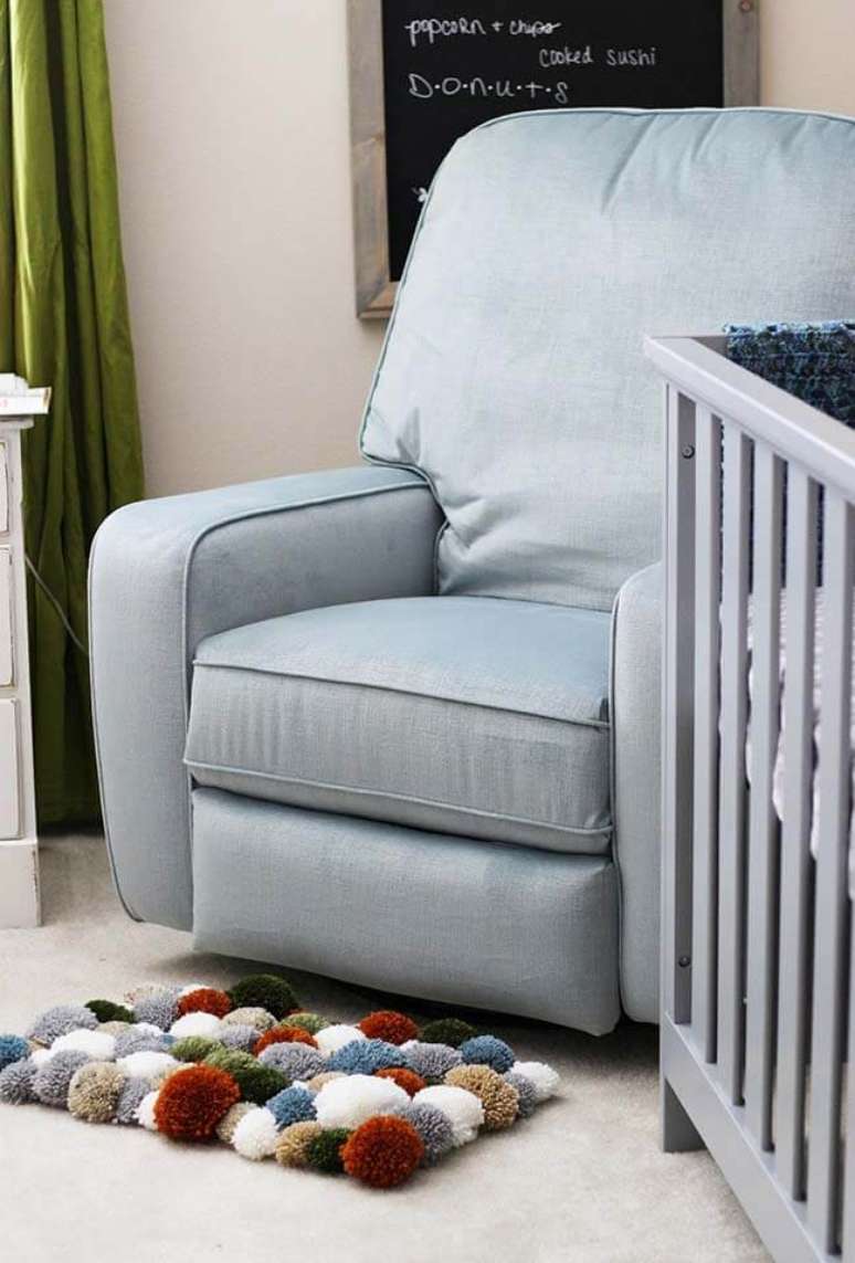 2. Quarto de bebê com tapete de lã e pompom – Foto Pinterest