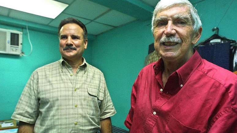 Luis Posada Carriles, à direita, era considerado pelo governo cubano um terrorista