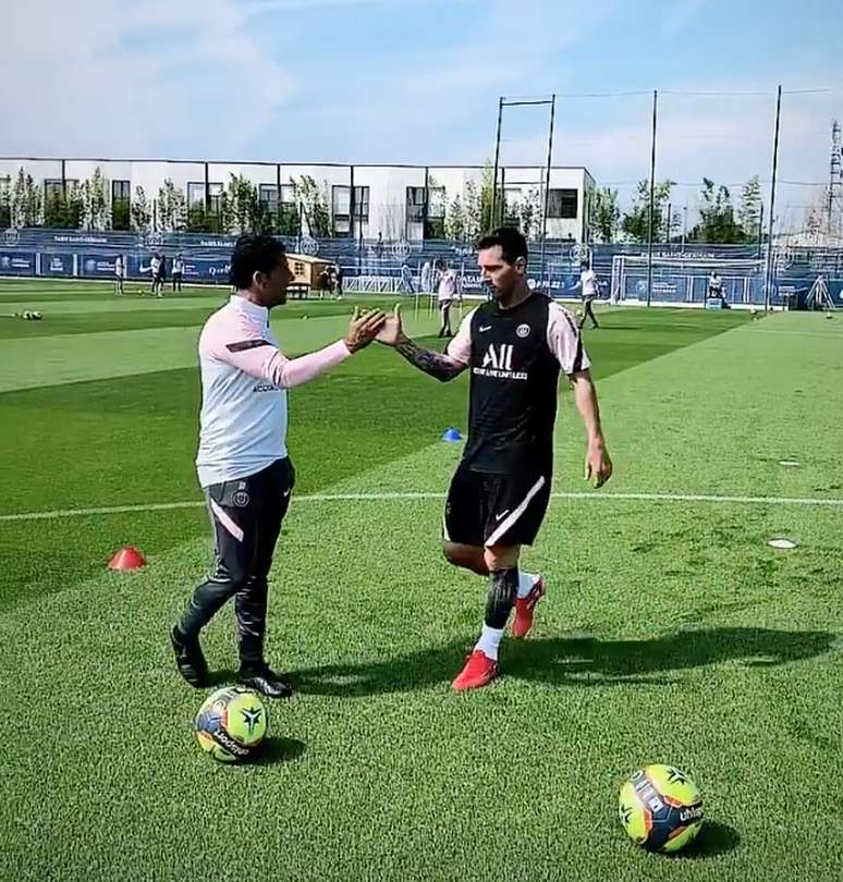Messi faz primeiro treino no PSG Reprodu&ccedil;&atilde;o Instagram