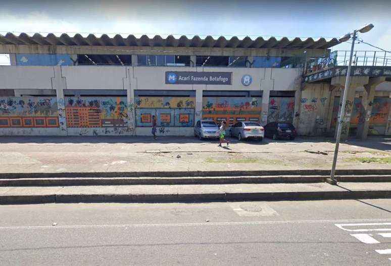 Entrada da estação Acari da linha 2 do metrô Rio, na zona norte da cidade