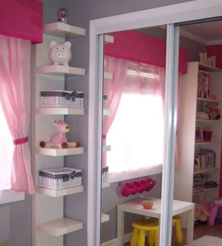 46. Quarto de bebe com estante de canto – Foto Pinteresr