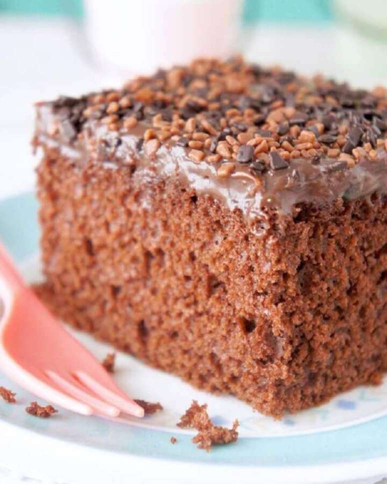 5. Como fazer bolo de chocolate simples com cobertura &ndash; Foto: Pinterest