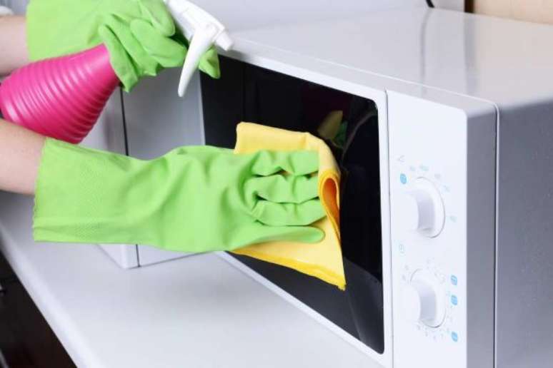 9. Como limpar microondas com manchas amarelas – Foto Pinterest