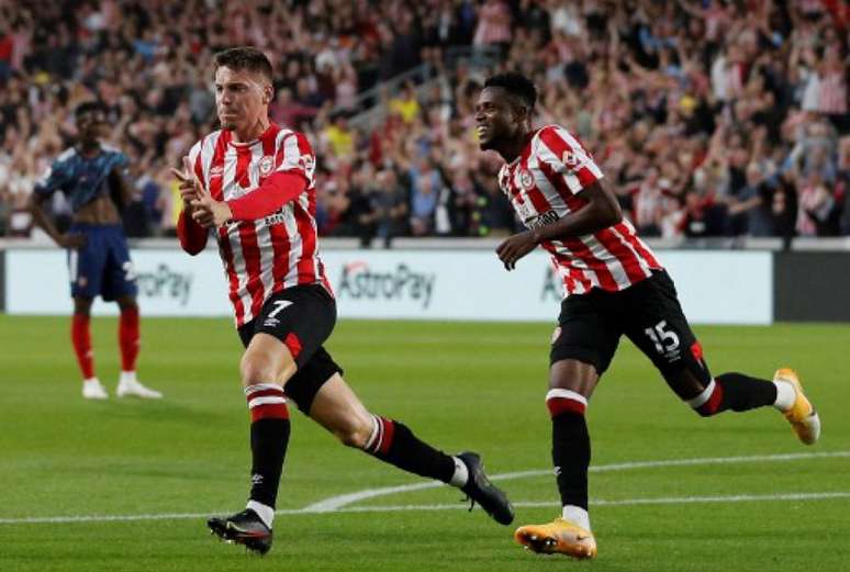 Brentford venceu o Arsenal nesta sexta-feira (Foto: ADRIAN DENNIS / AFP)