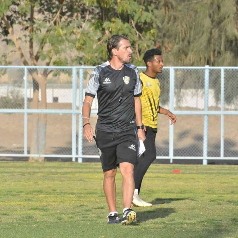 Paulo Gomes sonha com trabalho no Brasil (Divulgação/Najran SC)