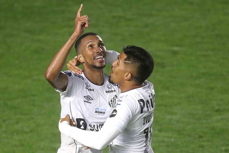 Santos venceu o Libertad (PAR) por 2 a 1 na noite desta quinta-feira, 12