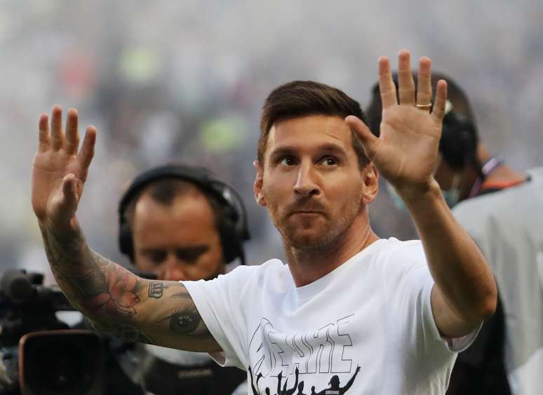 Messi foi celebrado pela torcida do PSG