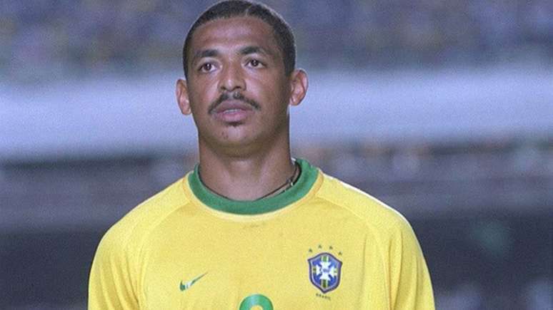 Vampeta atuou pela Seleção Brasileira na Copa do Mundo de 2002, ajudando a trazer o pentacampeonato para o país (Divulgação)