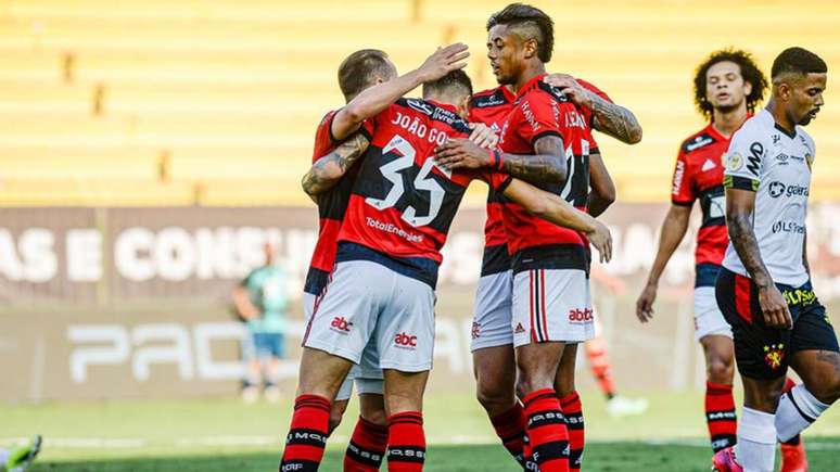 Flamengo venceu o Sport pela 16ª rodada do Brasileirão (Foto: Marcelo Cortes / CRF)