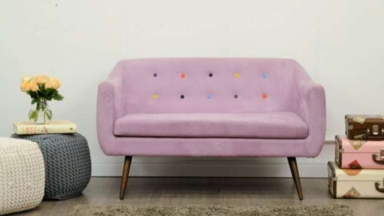 37. Sofá com pé de palito lilás – Foto Canada Fengshui