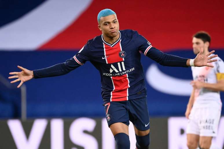 Mbappé busca saída do Paris Saint-Germain para o Real Madrid (Foto: FRANCK FIFE / AFP)