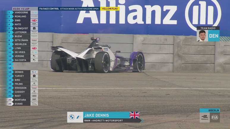 Jake Dennis estava empatado em pontos na lideran&ccedil;a do campeonato, at&eacute; bater 