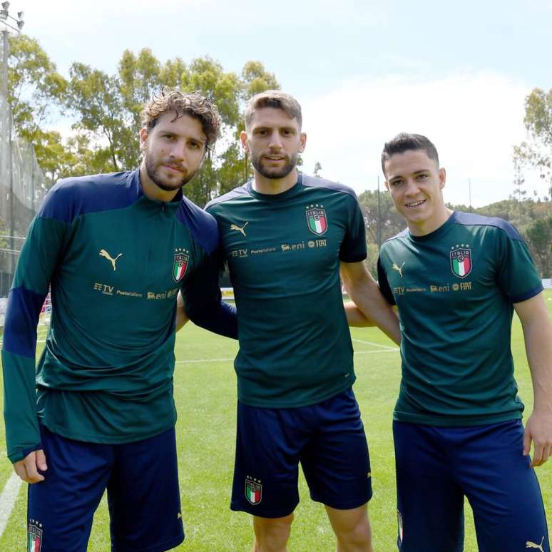 Locatelli, à esquerda, disputou cinco partidas pela Itália na Eurocopa. (Foto: Divulgação/Sassuolo)