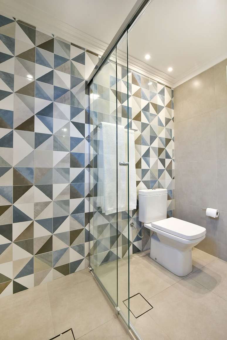 22. O cimento queimado se harmoniza com os ladrilhos N&aacute;utica Mix da Portobello. Foto: Sidney Doll