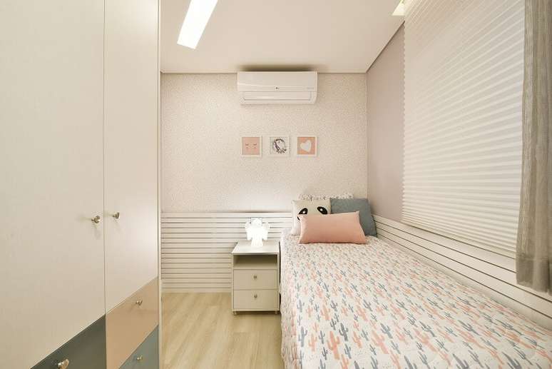 17. O quarto da filha imprime um toque clean e aconchegante. Foto: Sidney Doll