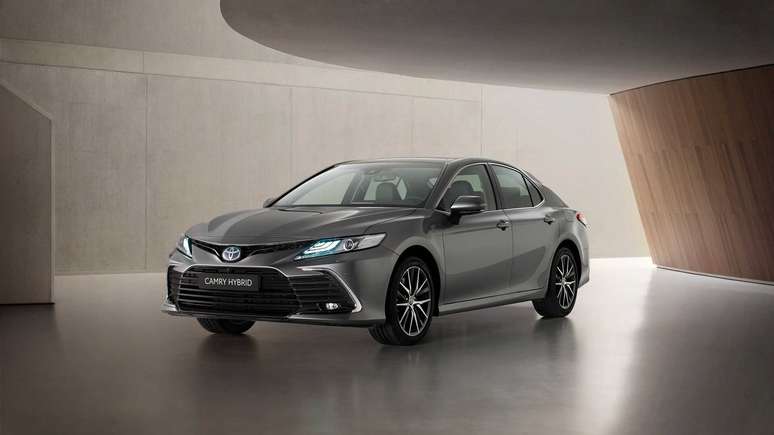 Toyota Camry: visual novo em 2022.