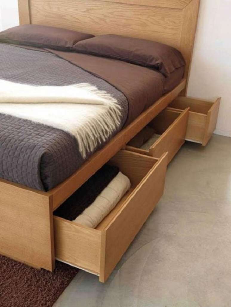 46. A cama com gavetas traz ainda mais funcionalidade ao quarto de casal. Fonte: Pinterest