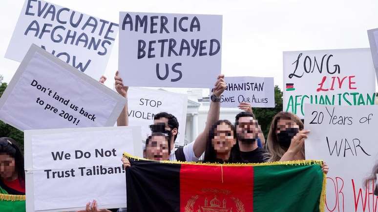 Afegãos se reuniram em frente à Casa Branca para protestar contra as condições de retirada do exército americano