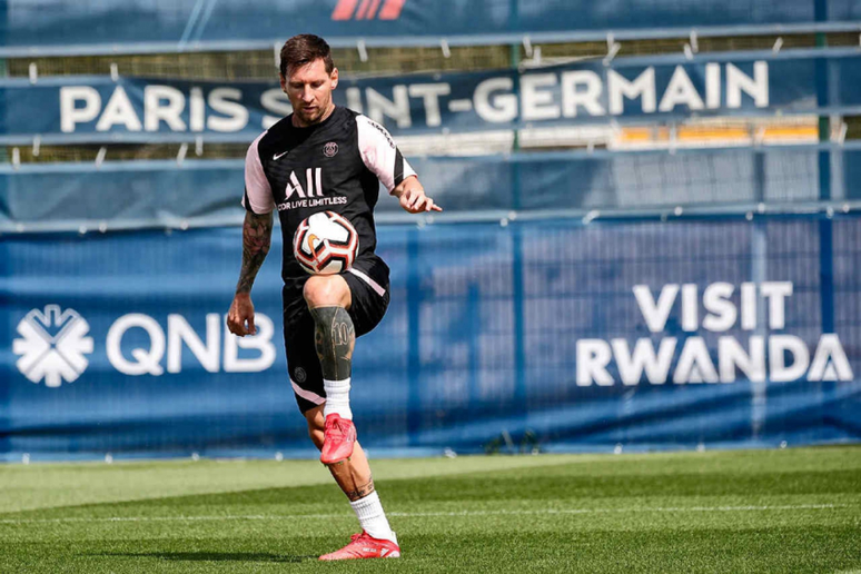 Messi se prepara para debutar com a camisa do PSG (Foto: C. Gavelle / PSG)