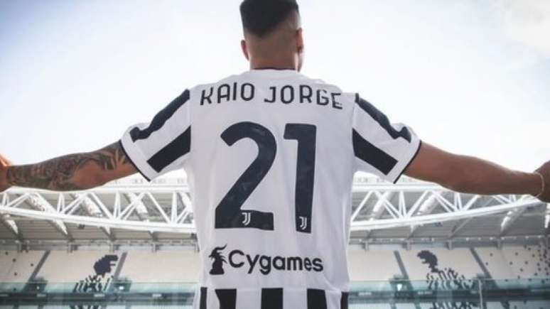 Kaio Jorge recebeu a camisa 21 da Juve (Foto: Divulgação / Juventus)