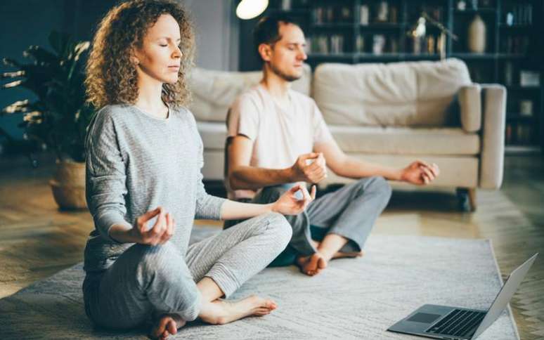 Aprenda como fazer meditação sem sair de casa - Shutterstock/Mariia Korneeva
