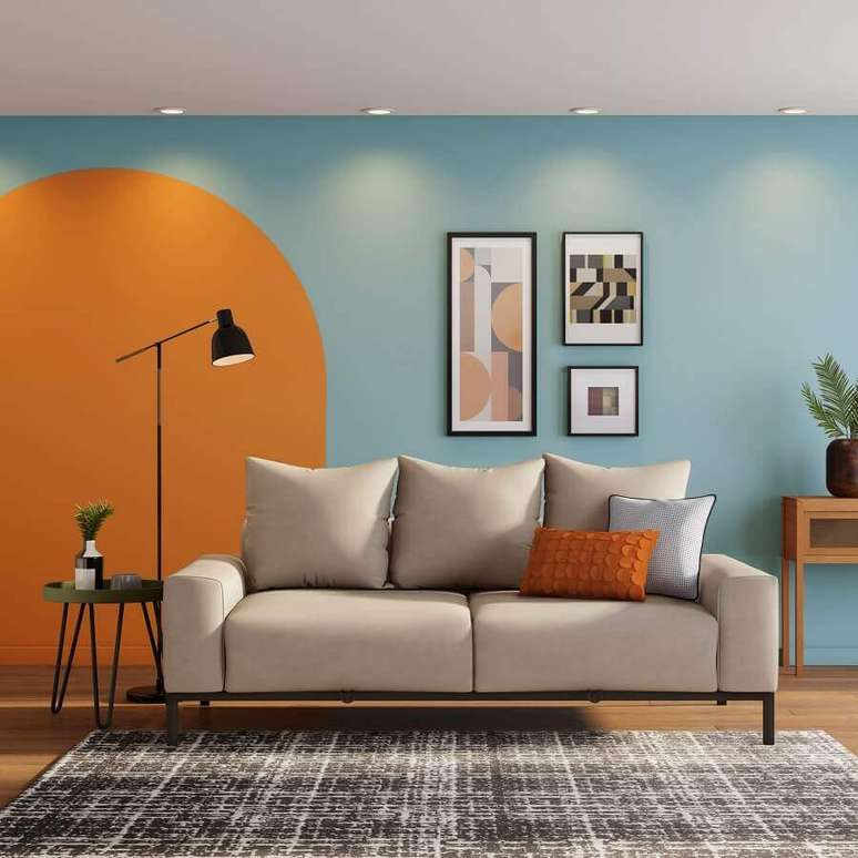 7. Um dos benefícios do sofá com pé palito é a sensação de amplitude pelo espaço do piso, ideal para uso de tapetes – Foto: Tok&Stok