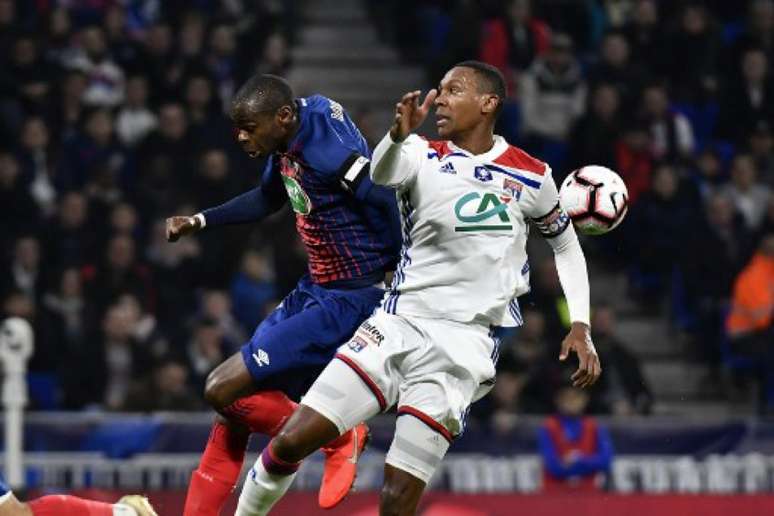 Zagueiro Marcelo foi afastado pelo Lyon (Foto: Jeff Pachoud / AFP)