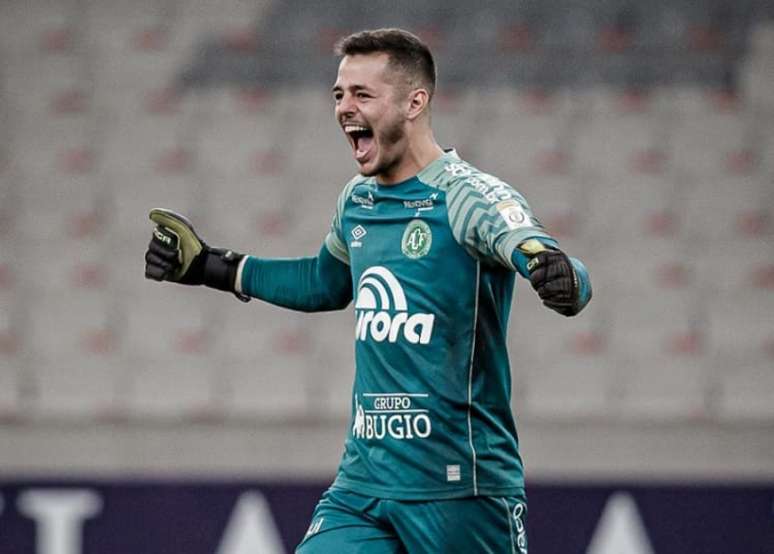 Jogador de 20 anos de idade estreou nessa temporada como profissional (André Moreira)