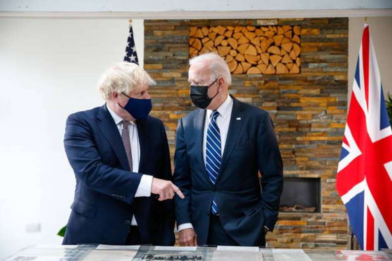 Biden e Johnson concordam em fazer reunião do G7 sobre Afeganistão