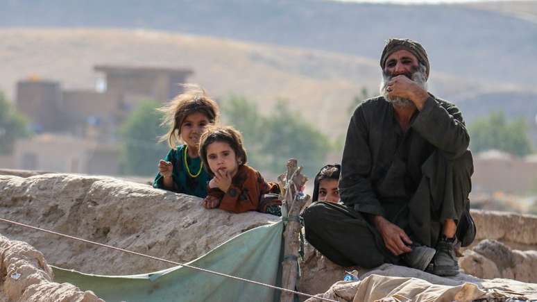 Pessoas refugiadas no norte do Afeganistão após tomada da capital Cabul pelo Talebã