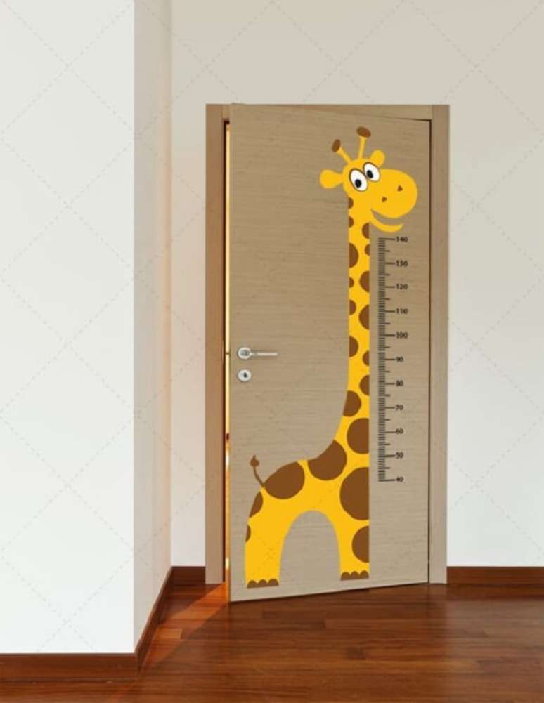 55. Que tal investir nesse adesivos de porta para o quarto de bebê safári? Fonte: Pinterest