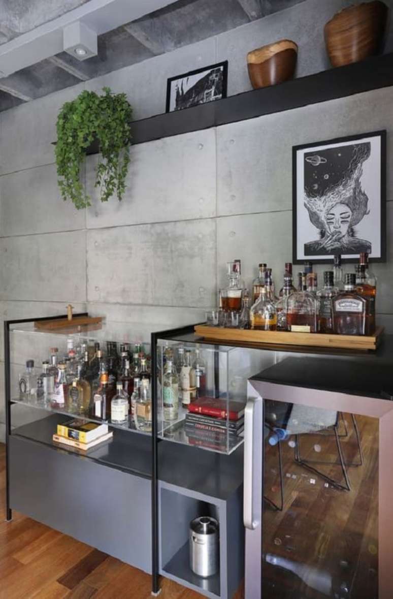 27. Bandeja bar de madeira. Fonte: Casa de Valentina