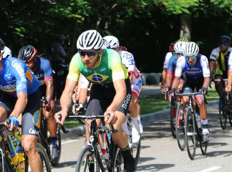 Rafael Andriato, ciclista brasileiro no Pan de Estrada.