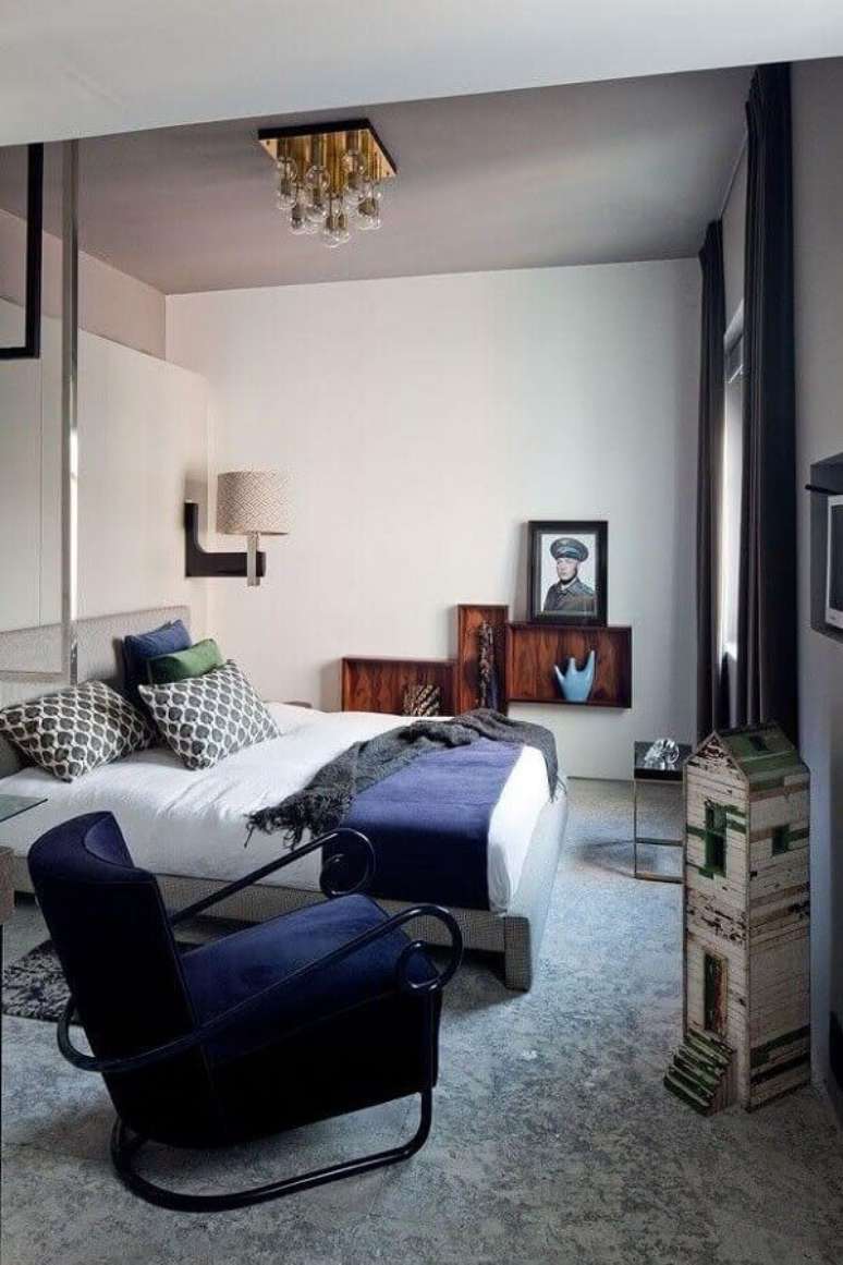 16. Decoração com poltrona confortável para quarto de casal – Foto: Pinterest