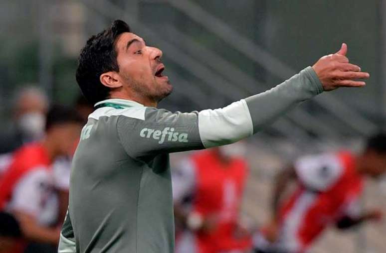 Abel Ferreira comandou a vitória de 3 a 0 do Palmeiras sobre o São Paulo (Foto: AFP)