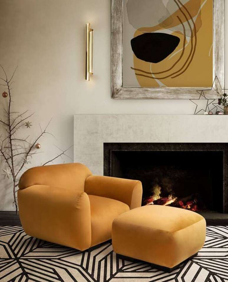 46. Poltrona confortável moderna para decoração de sala com lareira – Foto: Pinterest