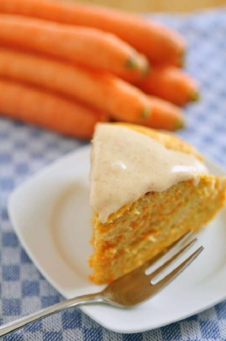 8. A receita de bolo de cenoura sem glúten é muito fácil de fazer – Foto: Receiteria
