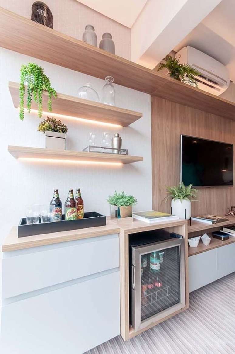 34. Bandeja decorativa para bar na cor preta. Projeto de Alessandra Zeni