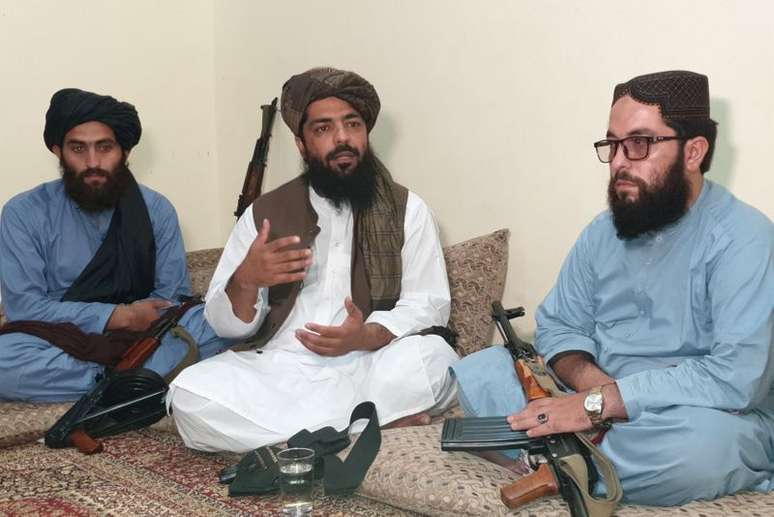 Waheedullah Hashimi, comandante do Taliban, durante entrevista à Reuters em local não revelado perto da fronteira Afeganistão-Paquistão
17/08/2021
REUTERS/Stringer