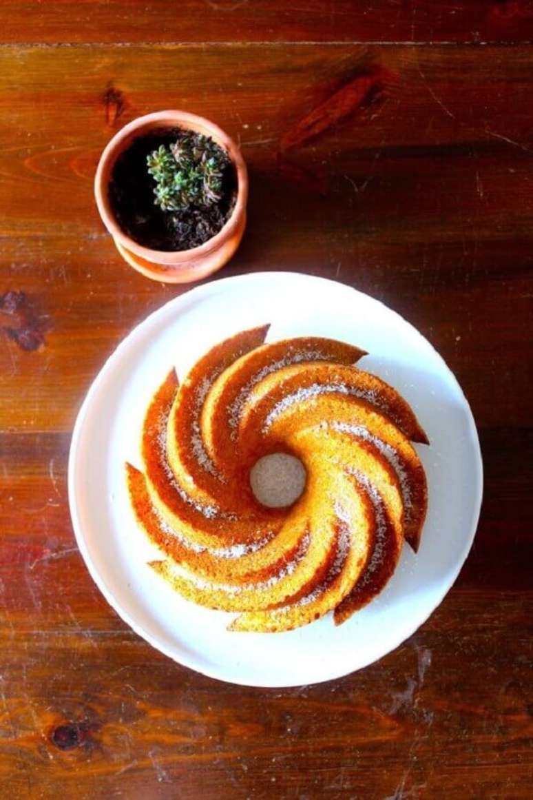 6. Fuja do tradicional e faça um saboroso bolo de cenoura com coco – Foto: Para Cozinhar