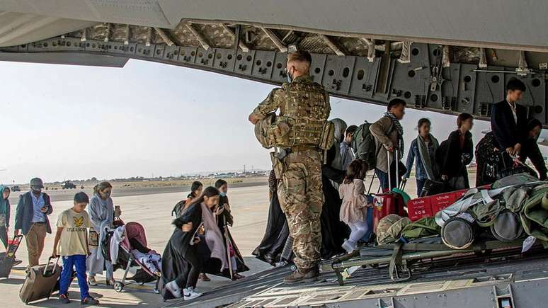 Estrangeiros foram evacuados em massa do Afeganistão nos últimos dias, depois que o Talebã tomou o poder