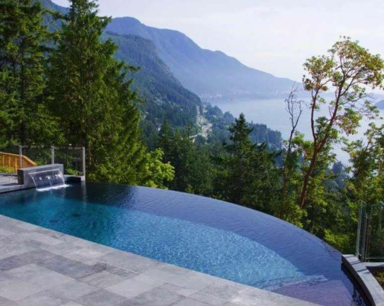 5. As piscinas modernas ficam lindas com a borda infinita – Foto Pinterest