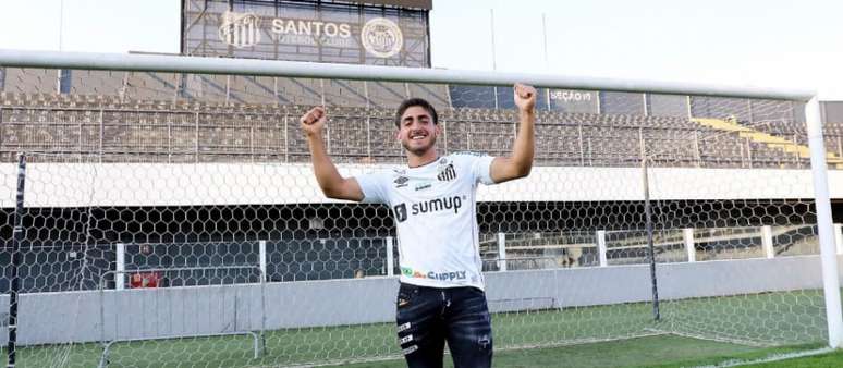 Matias Lacava foi apresentado pelo Santos na semana passada (FOTO: Divulgação/Santos FC)