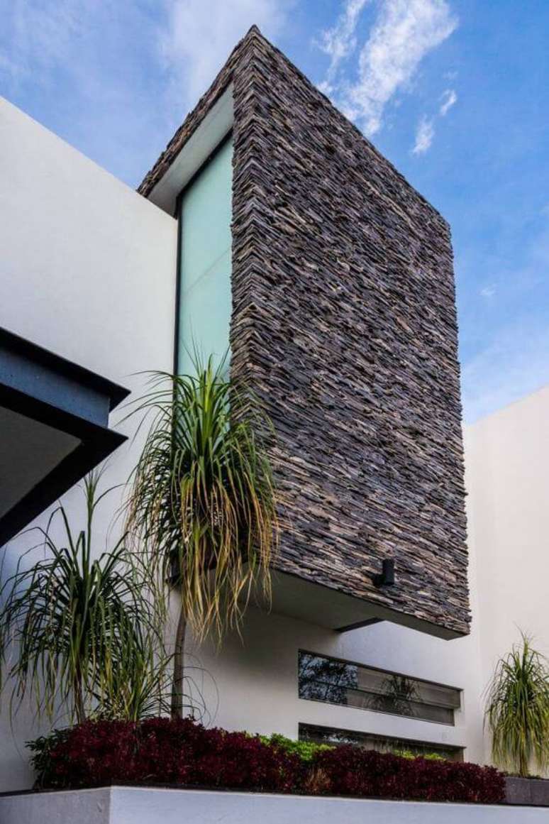 21. Cores para fachada de casas com pedras na decoração – Foto Homify