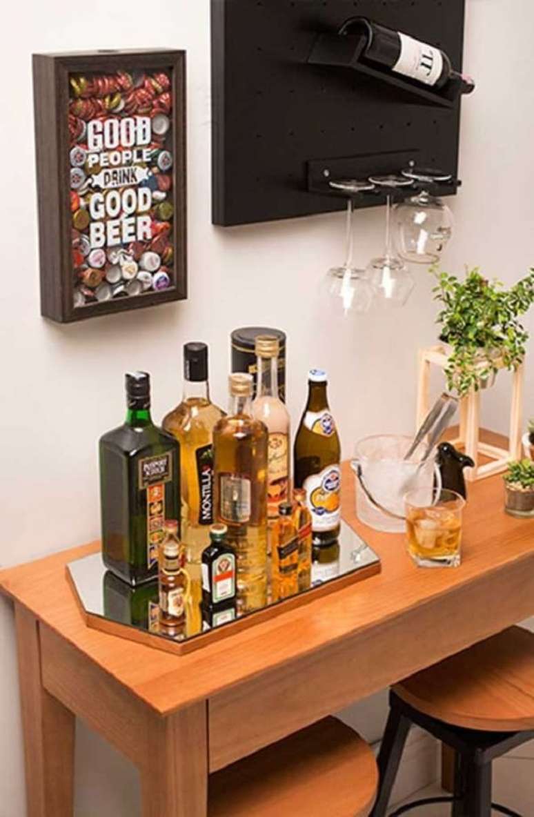 36. Design criativo para bandeja bar espelhada. Fonte: Pinterest